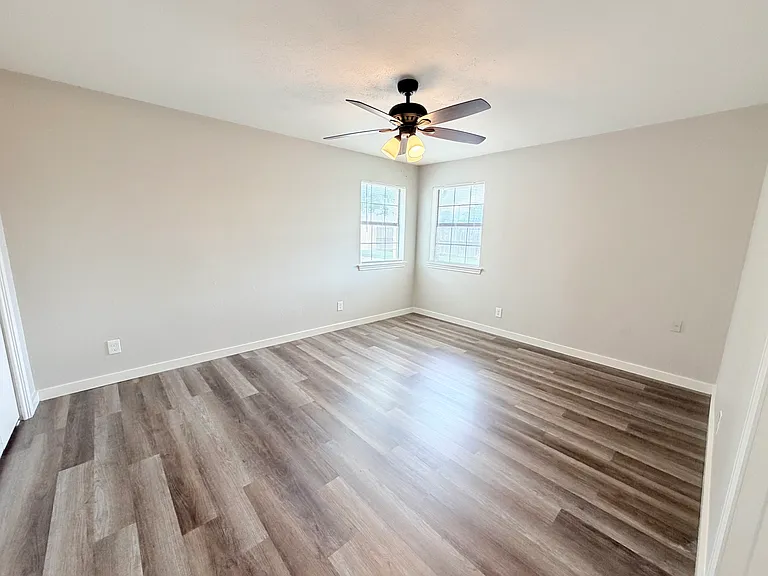 2412 Lakeview Cir #2414 — Photo 8