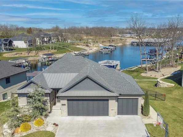 514 Shore Dr, Greenwood, MO 64034