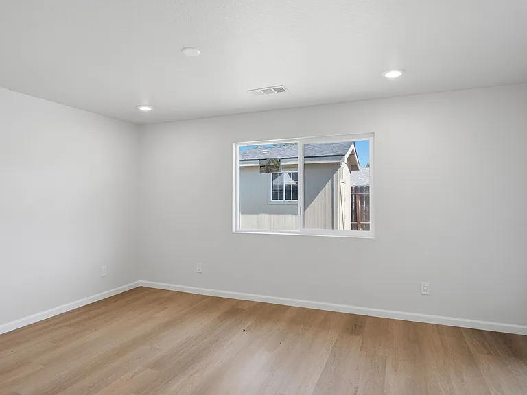 1611 Grapevine Dr — Photo 14
