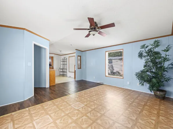 55 Thousand Oaks Dr, Mansfield, TX 76063