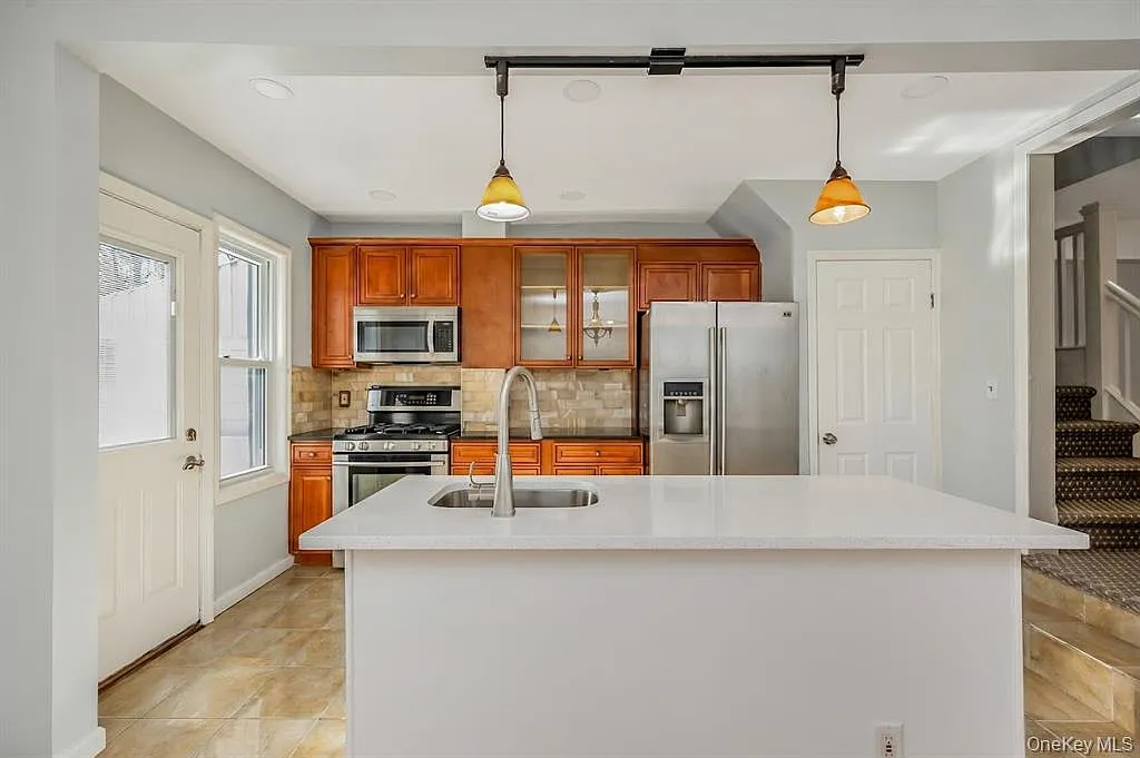 3 bed, 1200 sqft, $4,500 — Photo 4