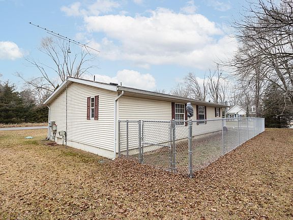 3rd image of 169 Holiday Dr