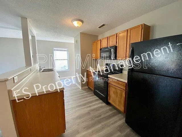10902 Glenayr Dr — Photo 10