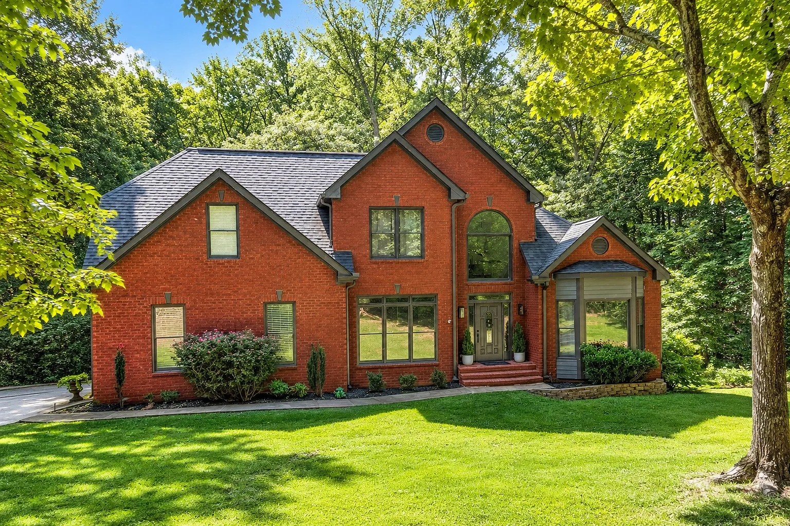 5 bed, 3.5 bath, 3700 sqft, $3,200 — Photo 1
