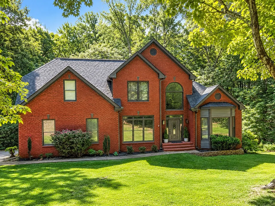 131 Walnut Cv