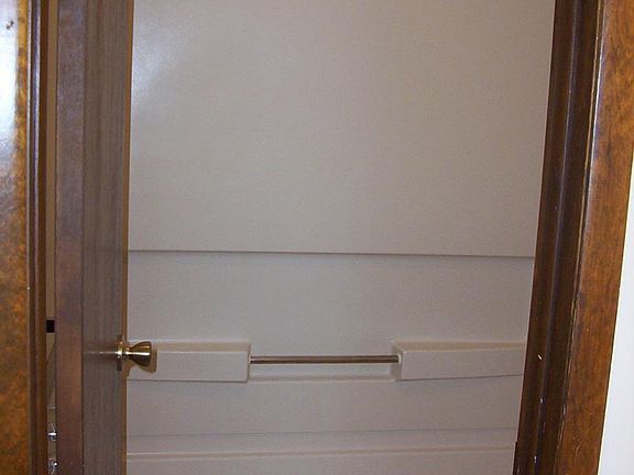 4th image of 470 Old Orchard Dr APT 21