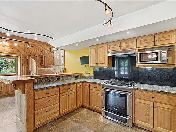 4th image of 100 Brittany Way