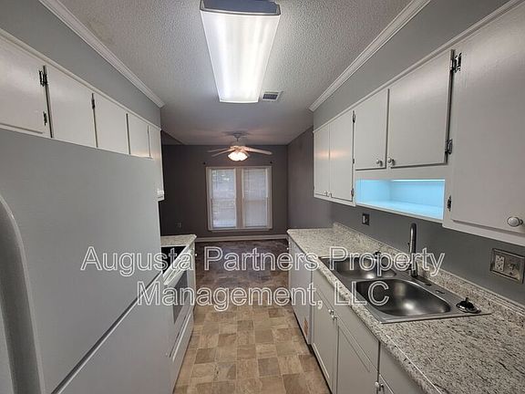 4th image of 3528 Woodlake Rd
