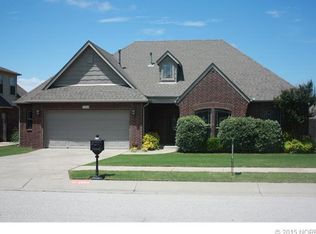 2504 S 14th St E, Broken Arrow, OK 74012