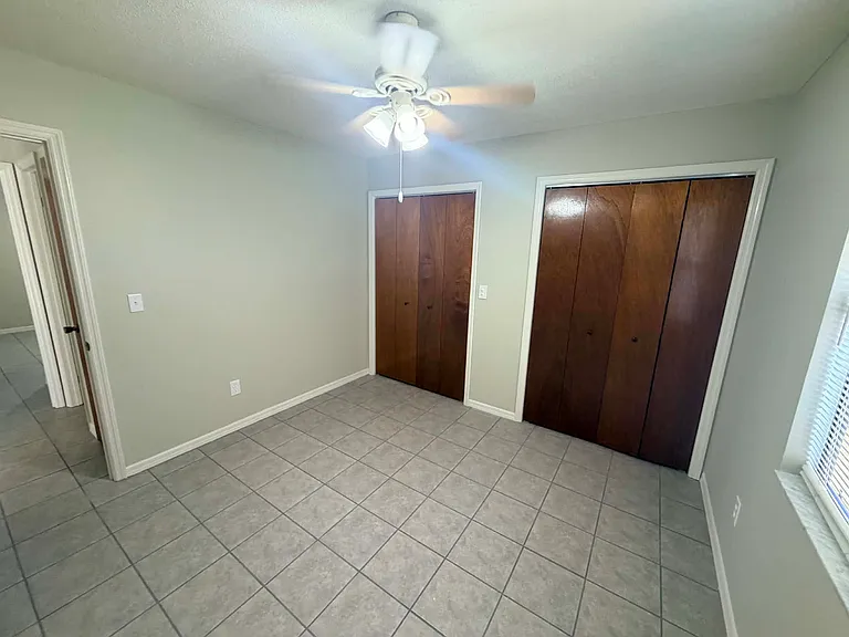 299 NW Lake City Ave #101 — Photo 5