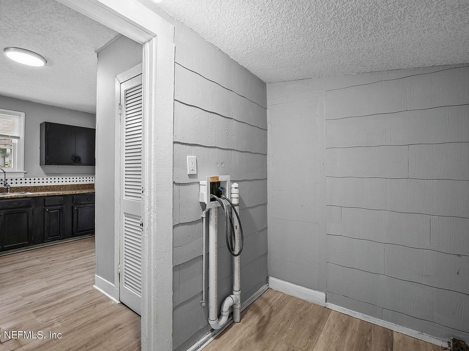 26th image of 1585 W 15TH Street