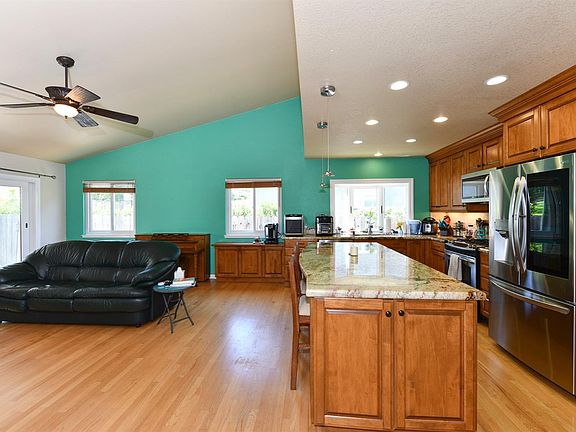 2nd image of 2350 Lakepark Dr