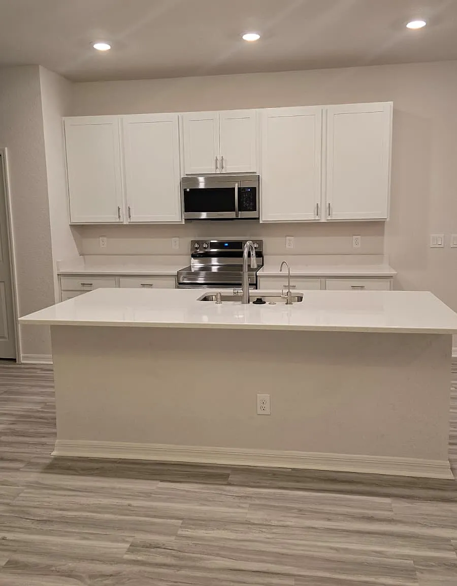 3 bed, 2.5 bath, 1946 sqft, $2,600 — Photo 2