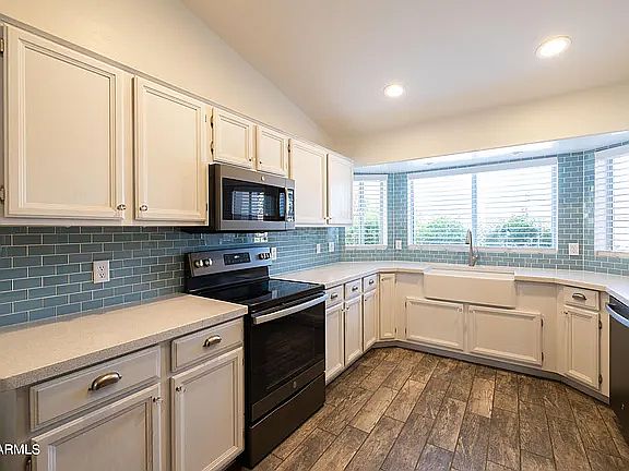 5th image of 2057 E Marquette Dr