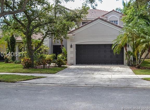 2nd image of 805 Crestview Cir