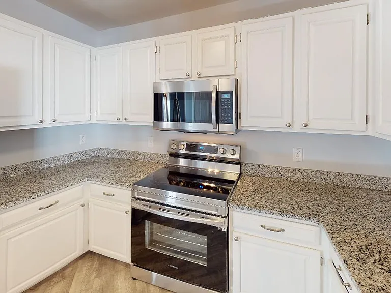 1105 Torrence Cir — Photo 10