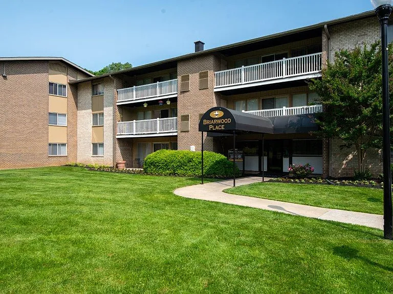 Briarwood Place Apartment Homes — Photo 16