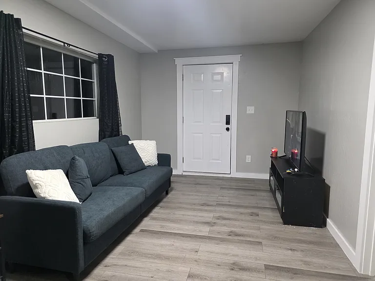 2745 E 10th St #1 — Photo 5