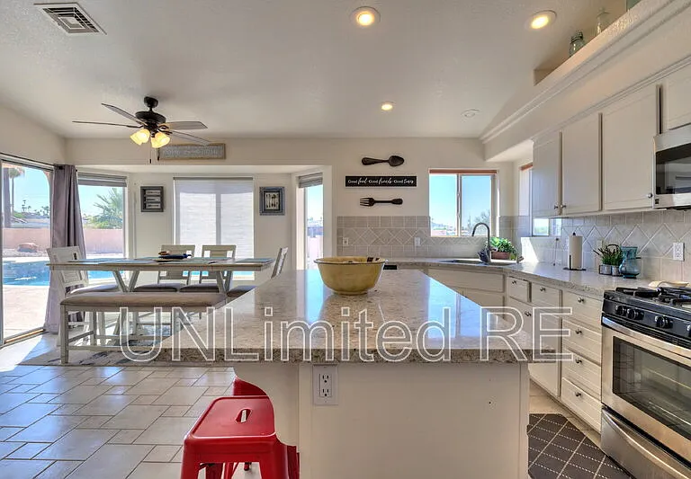 304 Acoma Blvd S — Photo 65