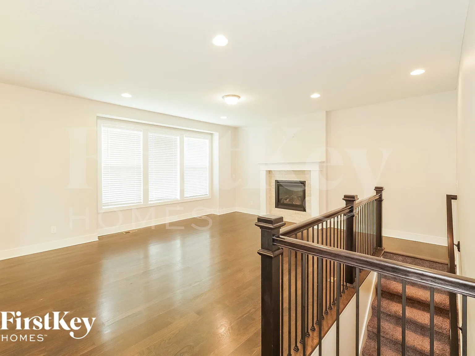 3 bed, 2.5 bath, 2128 sqft, $2,990 — Photo 2