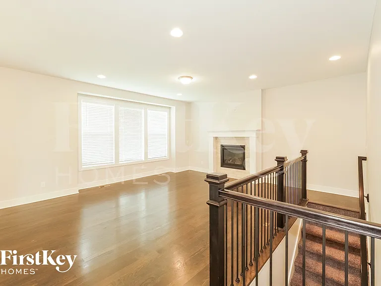 1128 SW Blackpool Dr — Photo 2