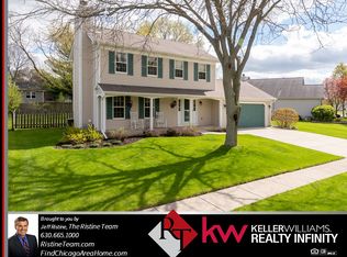 585 Independence Ave, South Elgin, IL 60177