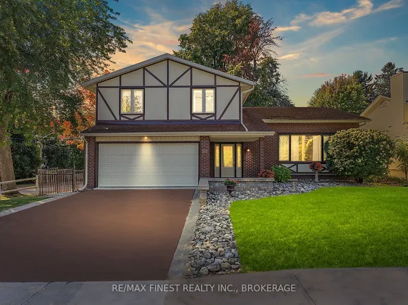 80 Market St, Gananoque, ON K7G 2M3