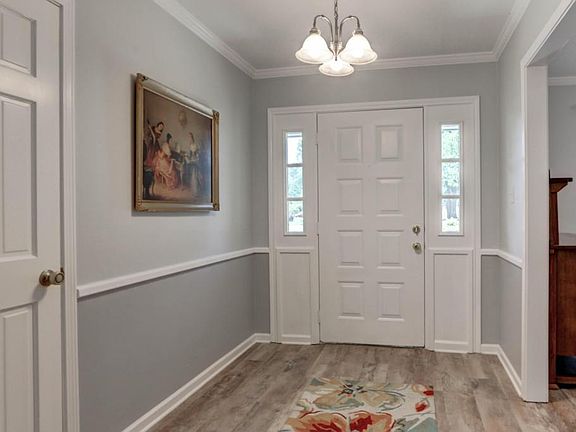 5th image of 810 Canaan Dr