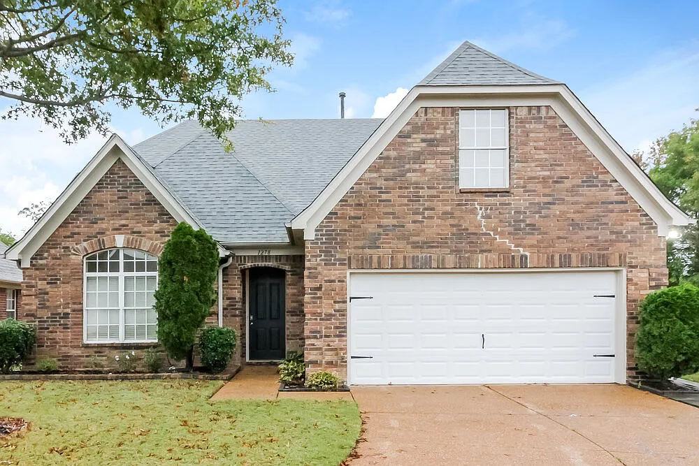 4 bed, 2.5 bath, 1941 sqft, $2,140 — Photo 1