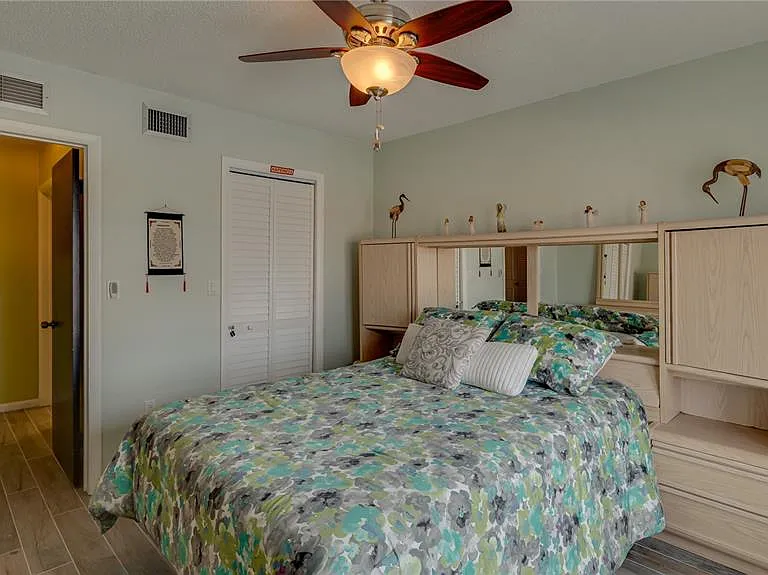 4900 Brittany Dr S #411 — Photo 25
