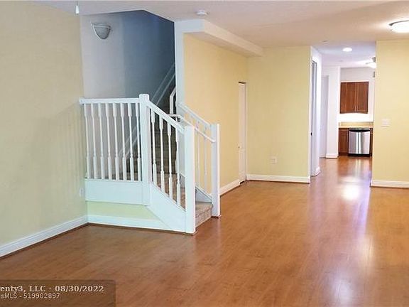 4th image of 370 SW 14th Ave #370