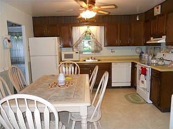 4th image of 303 Glenwood Cir