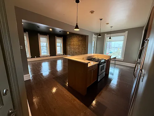 508 W Washington St #UPPER SOUTH Photo 1
