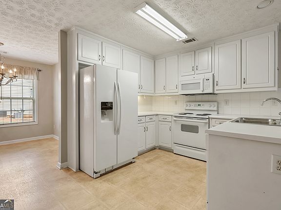 3rd image of 147 Laurel Ln