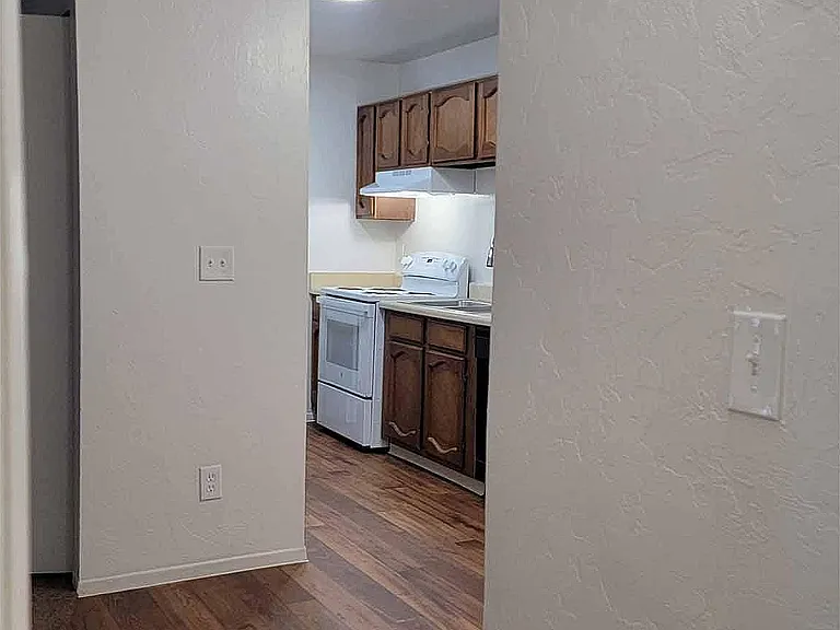 1X1GLW_TO_KITCHEN_601125