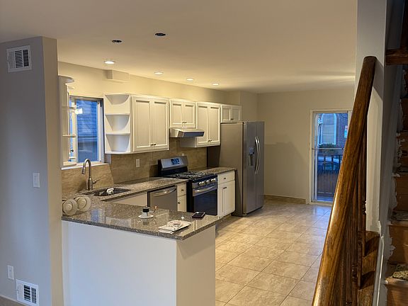 3rd image of 41 Bentley Ln