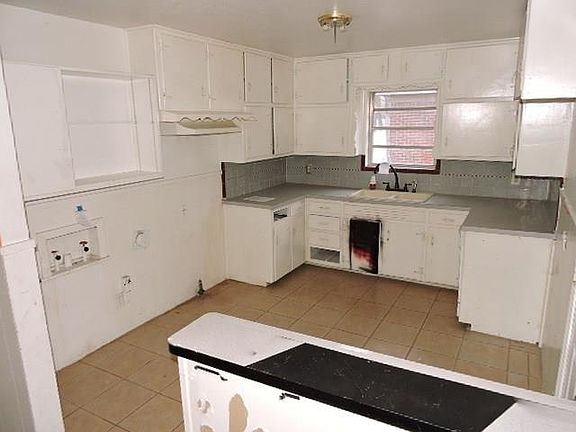 2nd image of 3005 Edith Ln