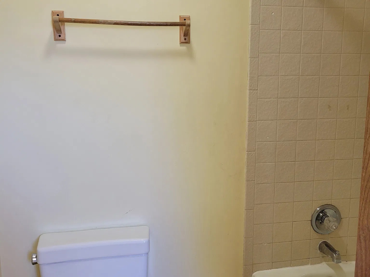 3 bed, 2.5 bath, 2386 sqft, $1,895 — Photo 3