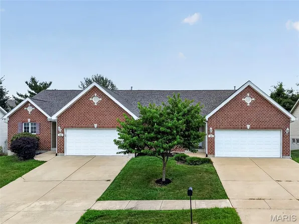 384-386 Shadow Pines Dr, Wentzville, MO 63385
