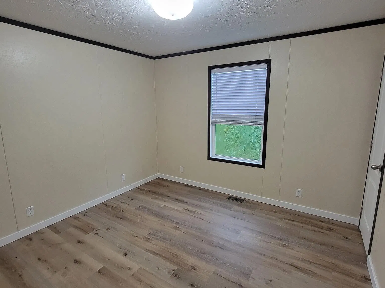 3 bed, 1120 sqft, $1,025 — Photo 2