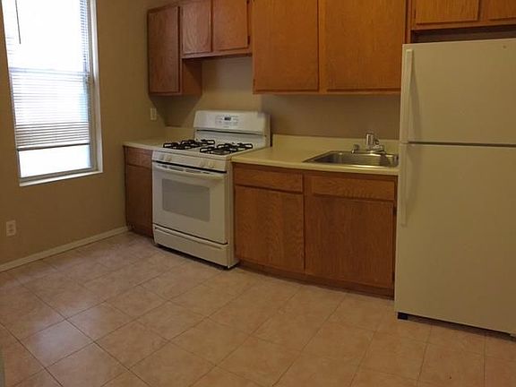 4th image of 2259 41st St APT 1F