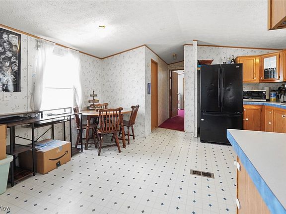 5th image of 132 Harold Dr