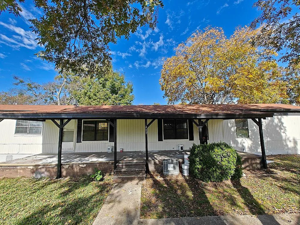 4 bed, 1340 sqft, $1,500 — Photo 1