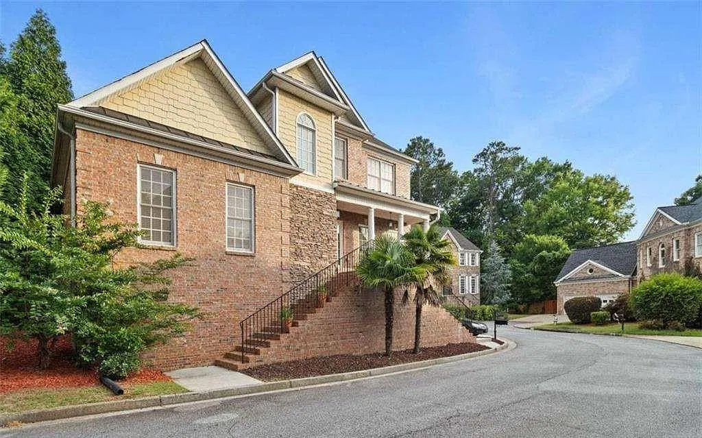 5 bed, 3.5 bath, 4027 sqft, $6,500 — Photo 1