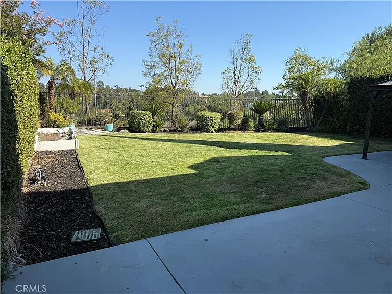 2546 Hibiscus St — Photo 26