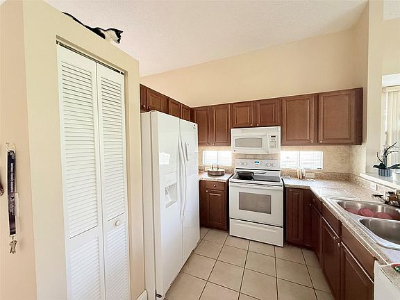 4th image of 4965 SW 153rd Ave