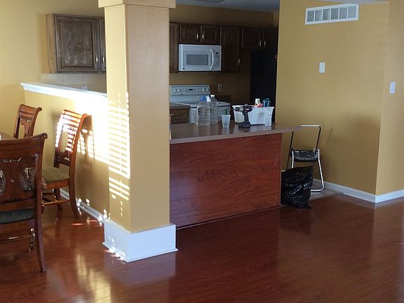 5th image of 302 Paddington Dr