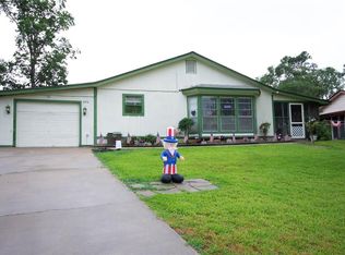 396 S Oak Lee Dr, Onalaska, TX 77360