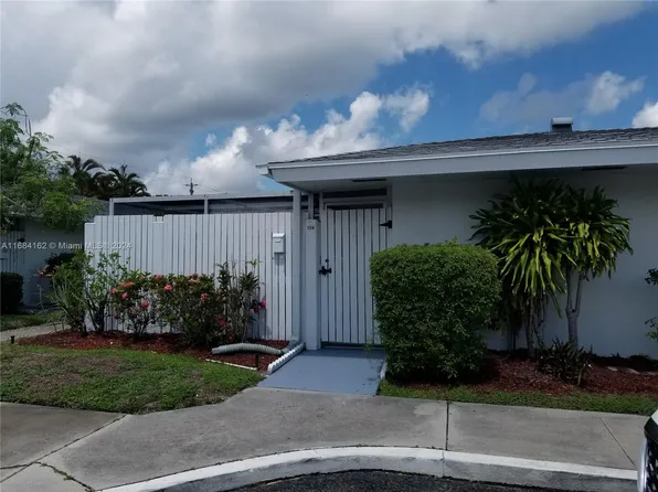 154 West Ct, Royal Palm Beach, FL 33411