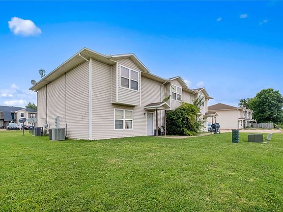 3rd image of 372 Erin Pl